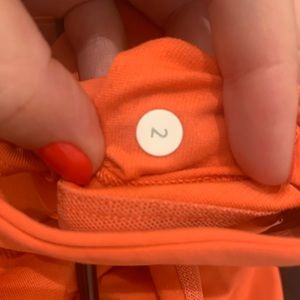Lulu size 2 tank top w built in bra